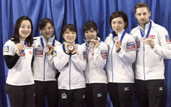 969150329女子カーリング世界選手権決勝58A9E81818A99E3E2E2E6EA8DE0EAE2E1E0E2E3E4E2E2E2E2E2E2-DSXMZO9893966028032016000001-PN1-2.jpg
